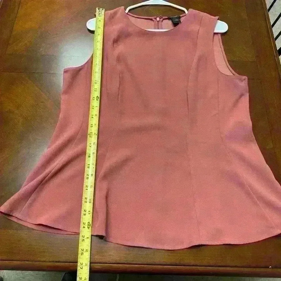 Ann Taylor sleeveless top - Picture 4 of 4